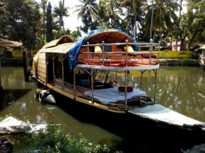House boat tour